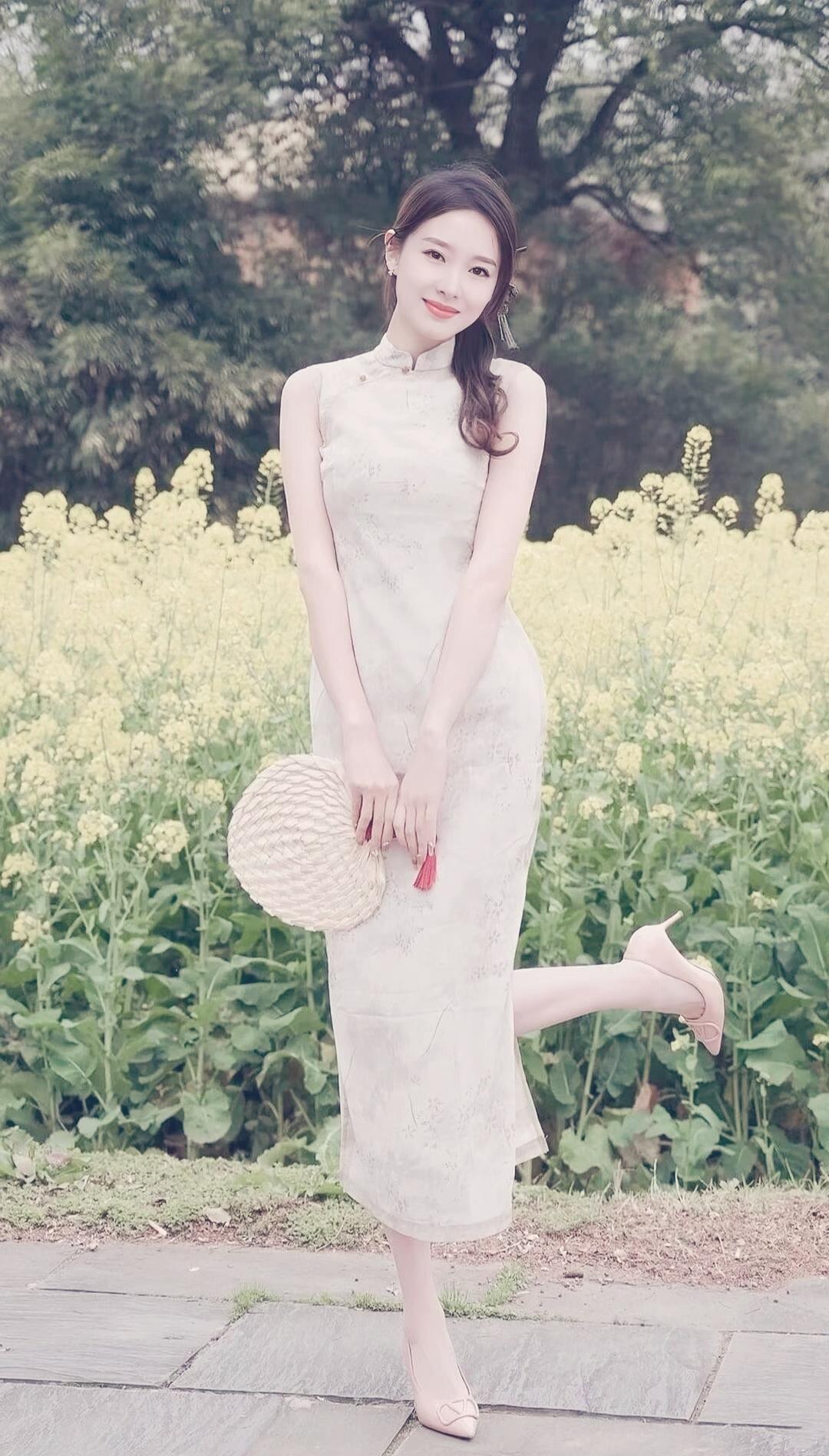 花间玉人立，笑语撩汉心。爱笑的女人魅力十足，你觉得呢 晒图笔记大赛 记录我的20