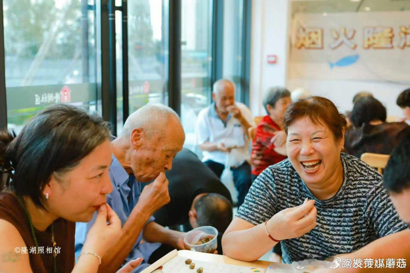 台州路桥用旧时乡趣点亮银龄幸福日常  近日，台州路桥。路北街道隆湖社区联合艳阳天
