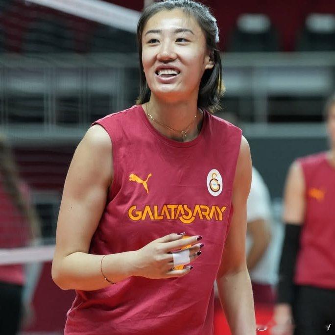 能把王媛媛拍这么丑。。。p的吧王媛媛土耳其女排超级联赛