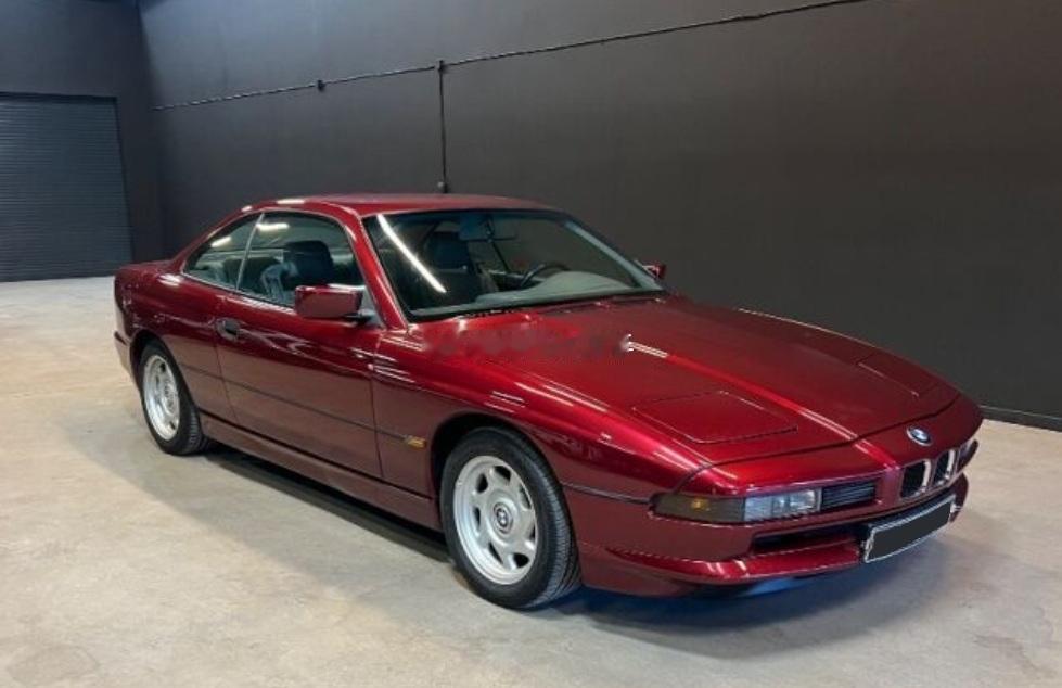 宝马850，这台V12的发动机可以输出300马力，1990年在瑞典上的牌，跑了2