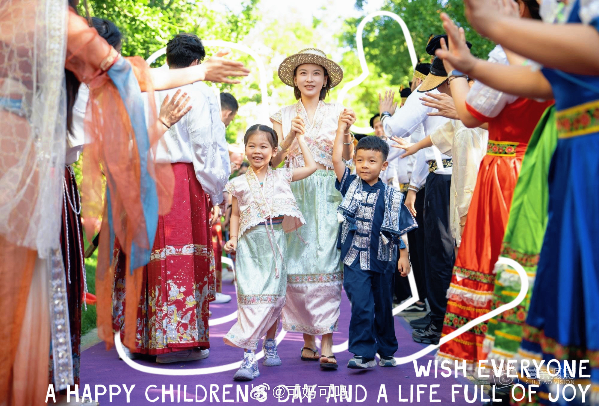 今天是可姐在幼儿园度过的最后一个儿童节啦～～幼儿园选得很满意，可可在小小的园子里