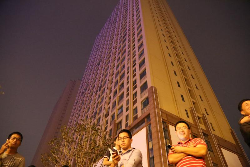 暴雷房企的‘天道’救赎：烂尾楼种菜竟清空负债】
河南开发商在停工项目种起有机蔬菜