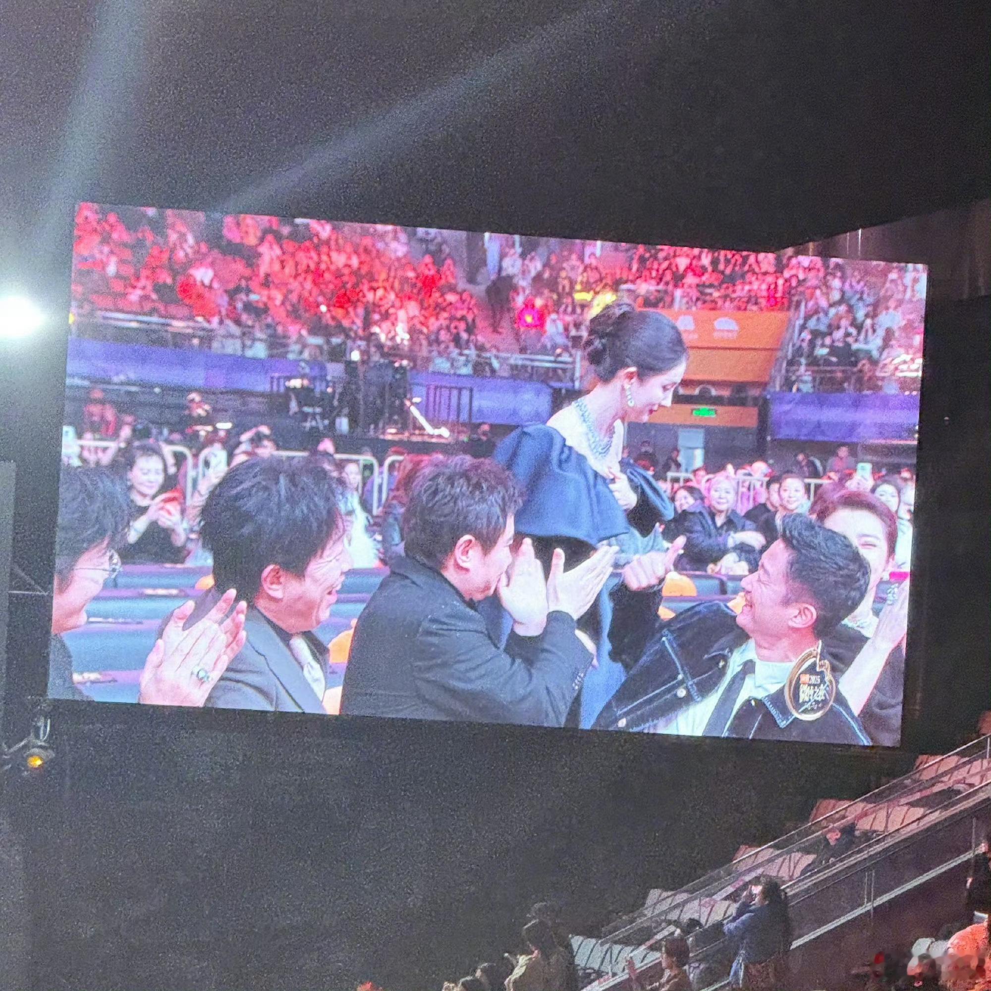 2025微博queen杨幂 恭喜幂幂