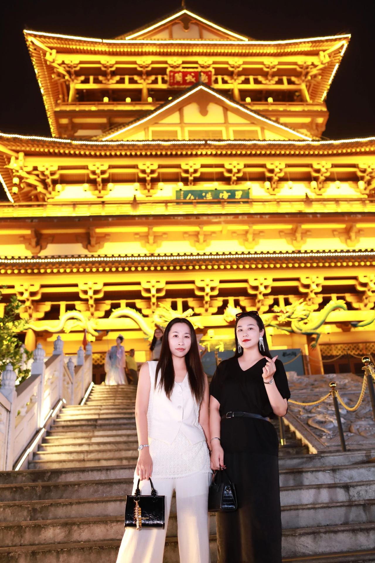 城楼夜景打卡拍照 古风城楼夜景 说走就走的夜游古城 古风建筑夜景打卡 古城夜景留