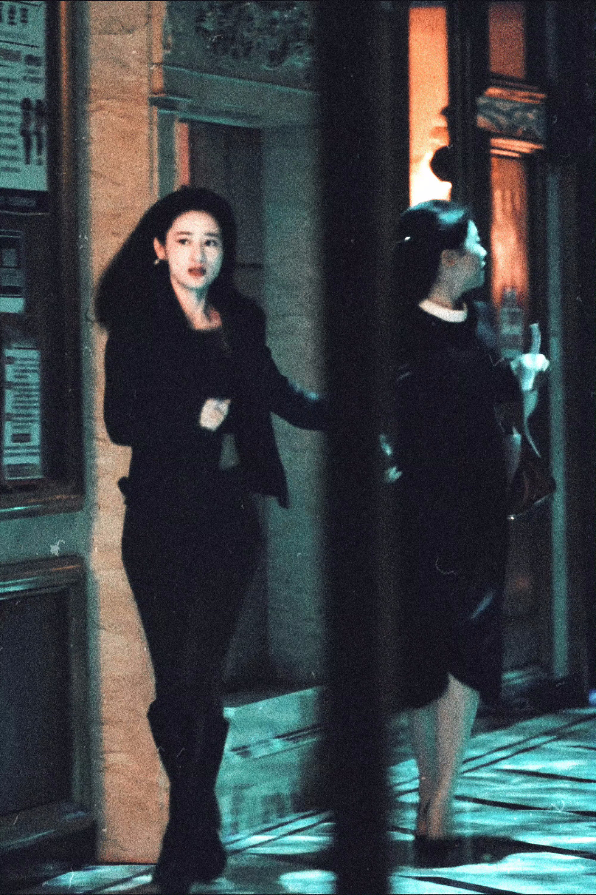 朱珠郭晓婷女女救赎文学好好嗑 失意温柔姐姐遇上飒爽机车姐姐，街头相遇的救赎感拉满