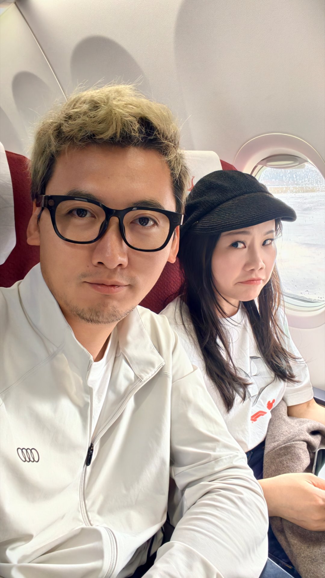 空乘问我们是不是白金卡，确认后立刻免费升了个舱我跟老板说跟我出差有面子吧，她心服