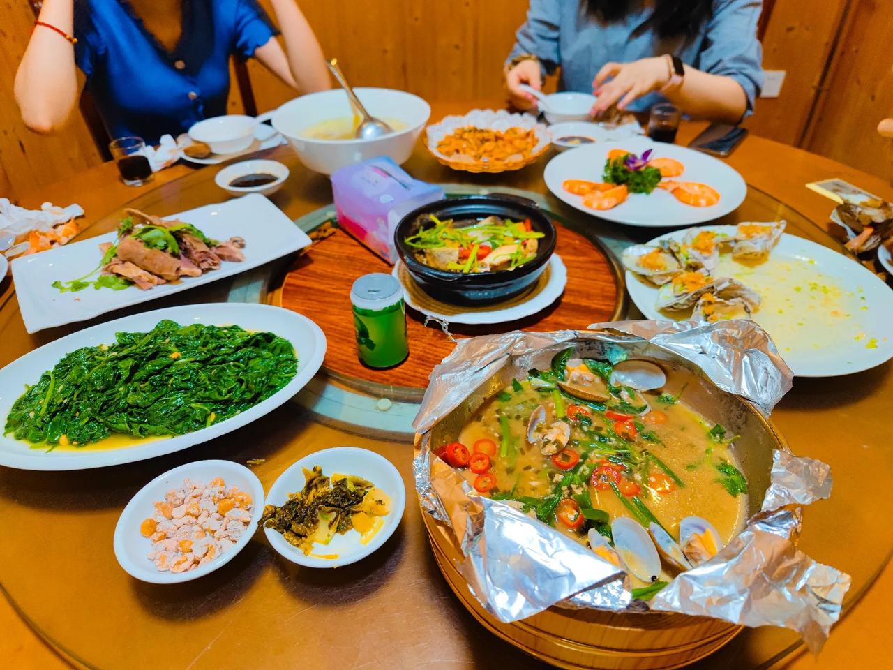 潮汕菜就是简单而鲜美，平民的装饰高级的口感[爱慕]
出次去潮汕会发现所有的菜都是