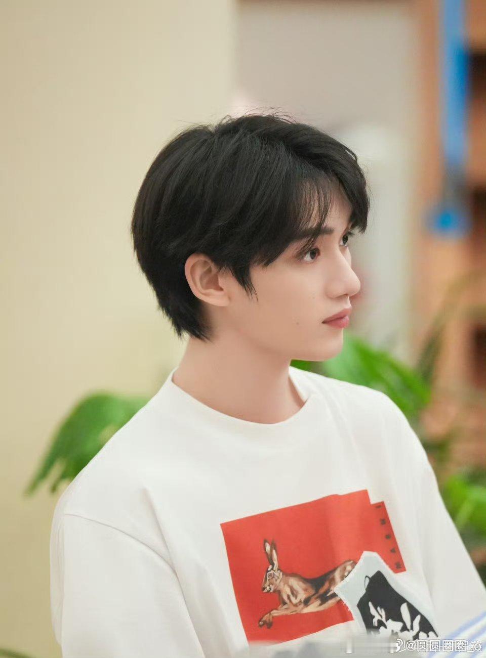 丁程鑫要让身体知道谁是主人这孩子怎么这么实诚啊说喝就真喝[哈哈][笑cry]又是