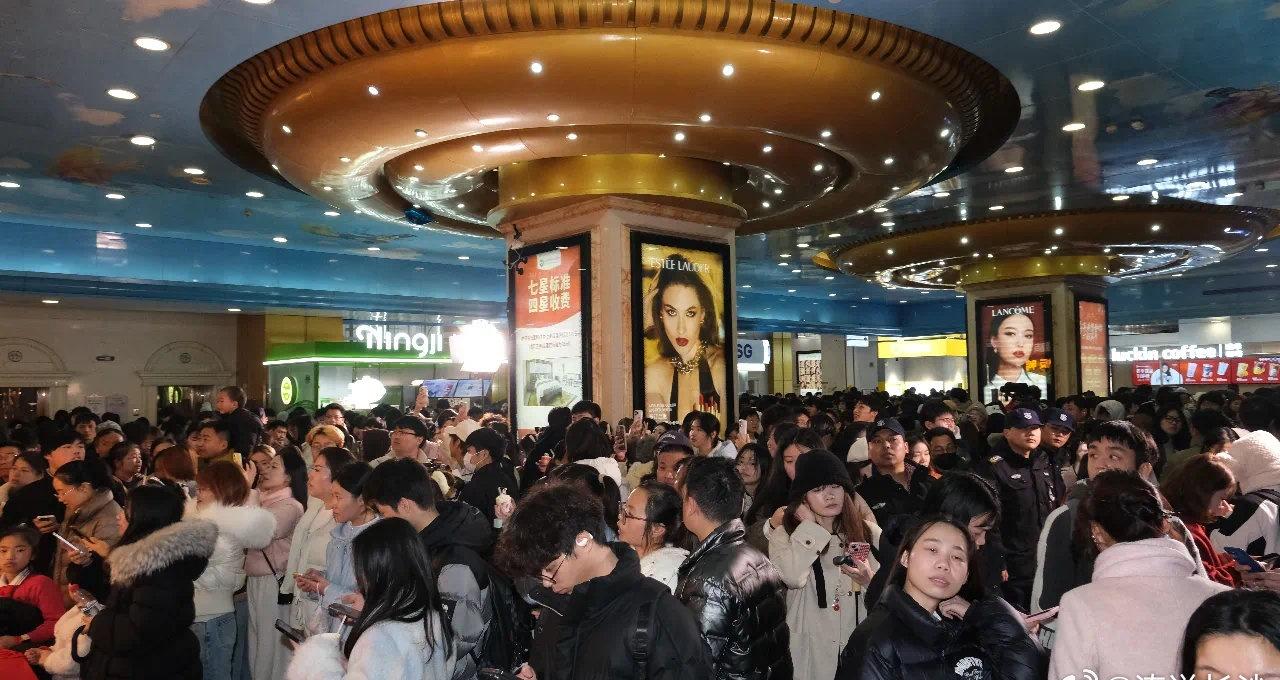 利万家！万家丽的精神引力，藏着城市温度

真正的宇宙中心，不止物理集聚，更在人心