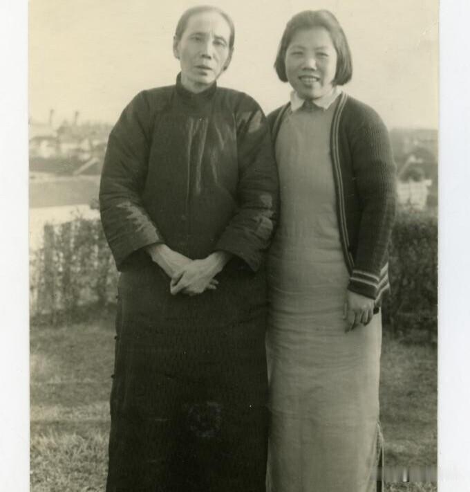 邓颖超的母亲杨振德（1876—1940），是投身革命的中医、坚定的进步母亲与革命