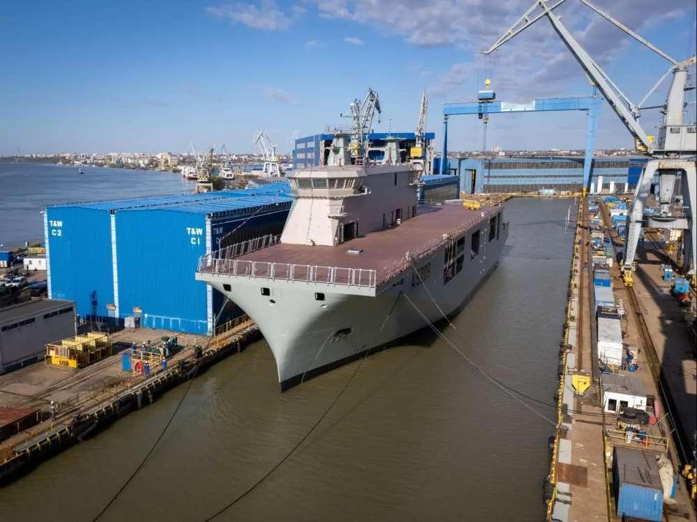 是航母非航母，似舰非舰。

葡萄牙海军新型水上作战平台下水。

排水量7000吨