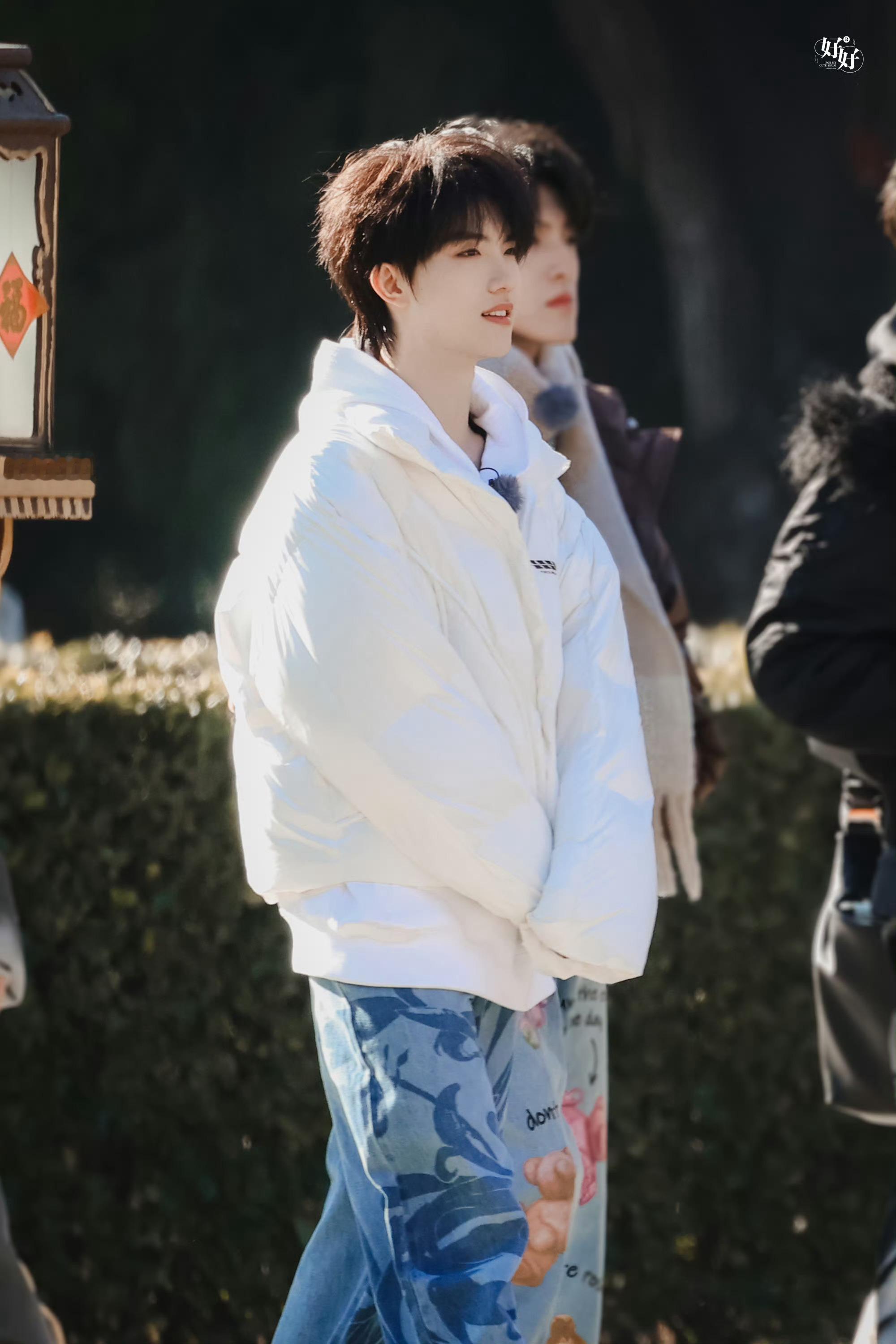 太好了是雪兔小铲我们有救啦😚😚补药放过这个卷毛小edol啊～ 