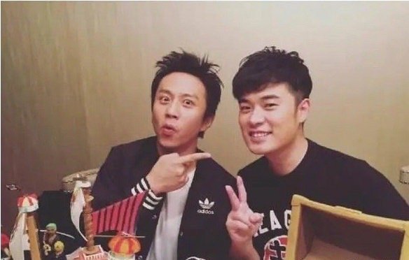 邓超陈赫多次在五哈cue到跑男的梗邓超陈赫[泪]邓超陈赫多次在五哈cue到跑男经