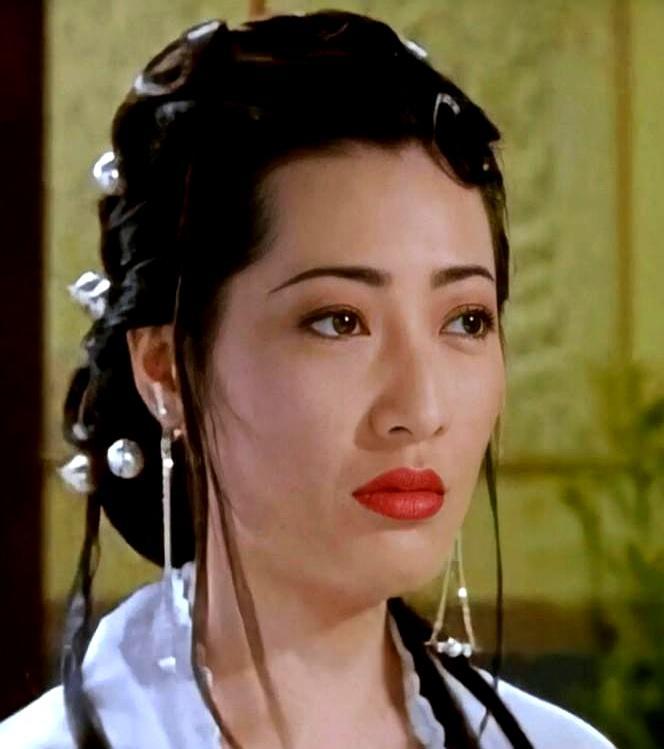 你敢信？90年代火遍两岸的最美潘金莲，现在居然在日本卖手工皂。
 
当年她凭新金