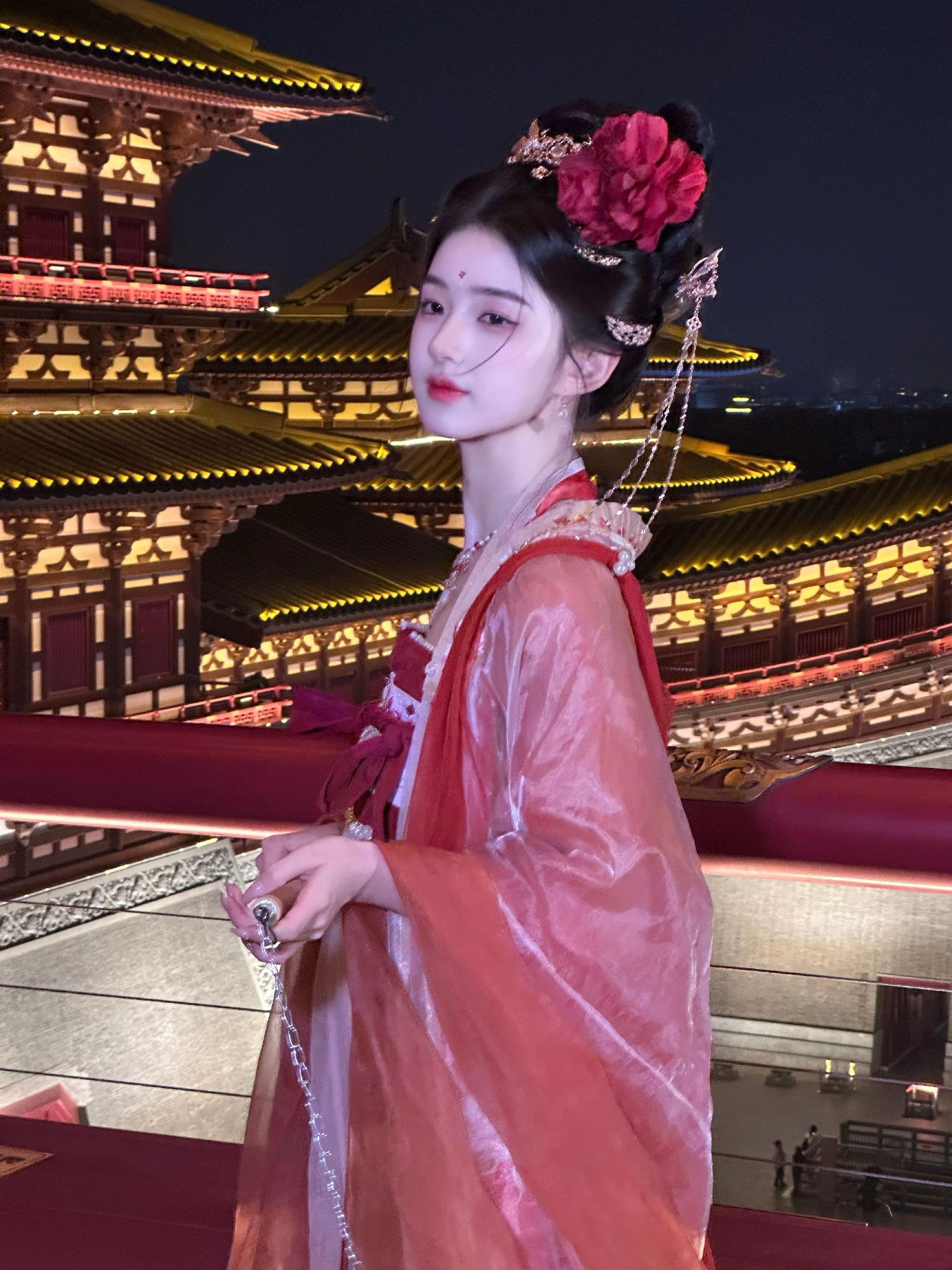 我们露芜衣妆造还是太权威了。