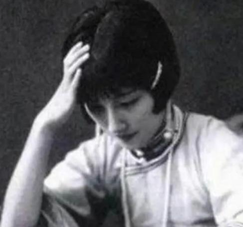 1965年，陆小曼去世后，好友揭露了她一个隐秘：她的前夫过分热衷房事，又体力过人