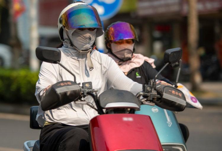 厄尔尼诺是指赤道中东太平洋海域海水温度异常升高，从而影响大气环流的一种气候现象。