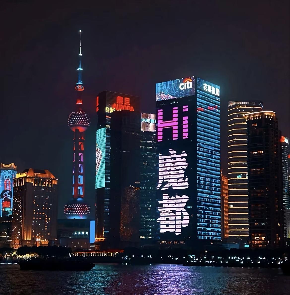 用城市可以概括小说类型，上海最适合写纸醉金迷，北京必属高干文学，香港是恨海晴天的