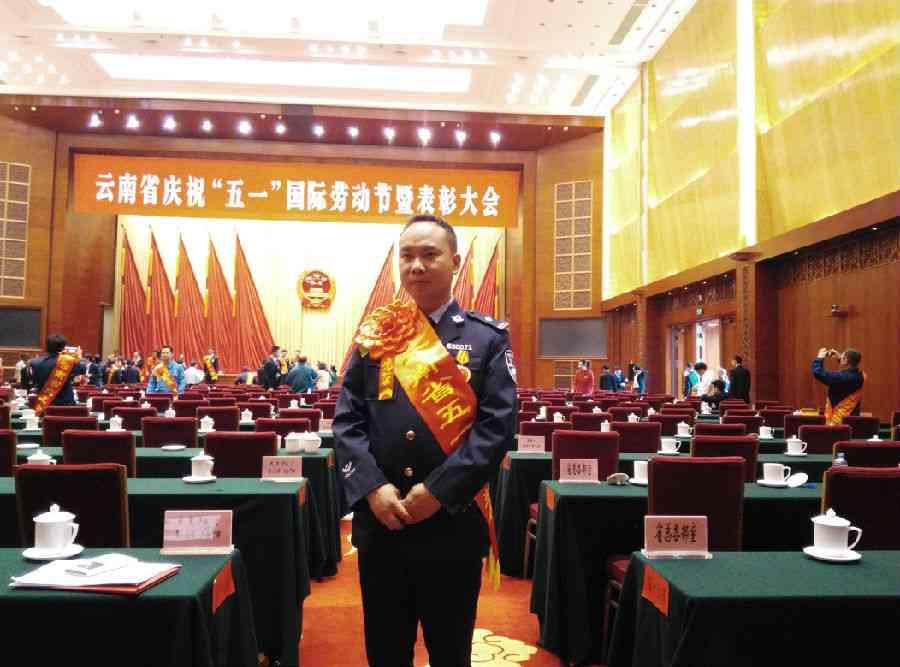 张乾是云南省森林公安局刑侦支队警长，全国特级优秀人民警察，长期奋战在林区刑侦一线