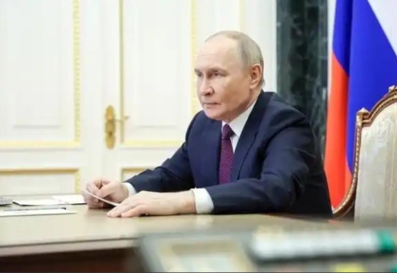 直到今天美国人才猛然发现，当年冻结俄罗斯3000亿外汇，竟成了本世纪最臭的一步棋
