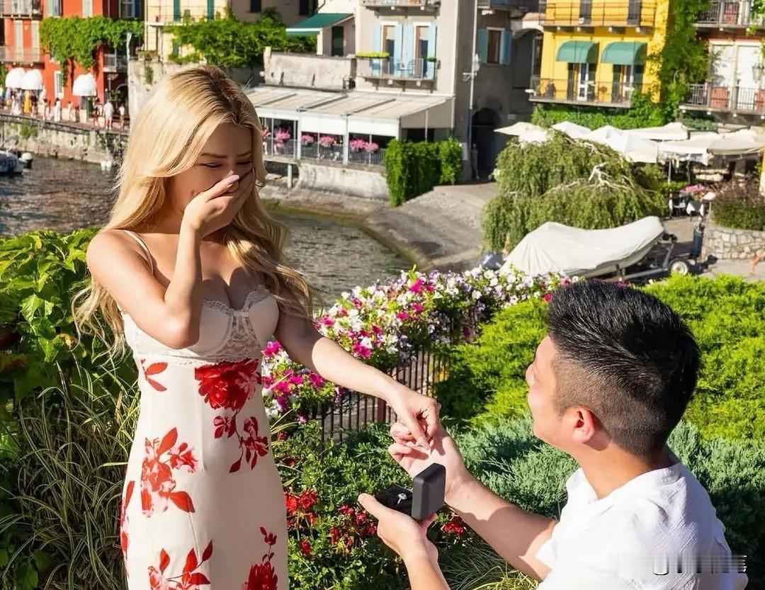 恭喜！香港女星高调晒巨钻宣布订婚，神秘男友身份成谜惹猜测

香港知名女星近日高调