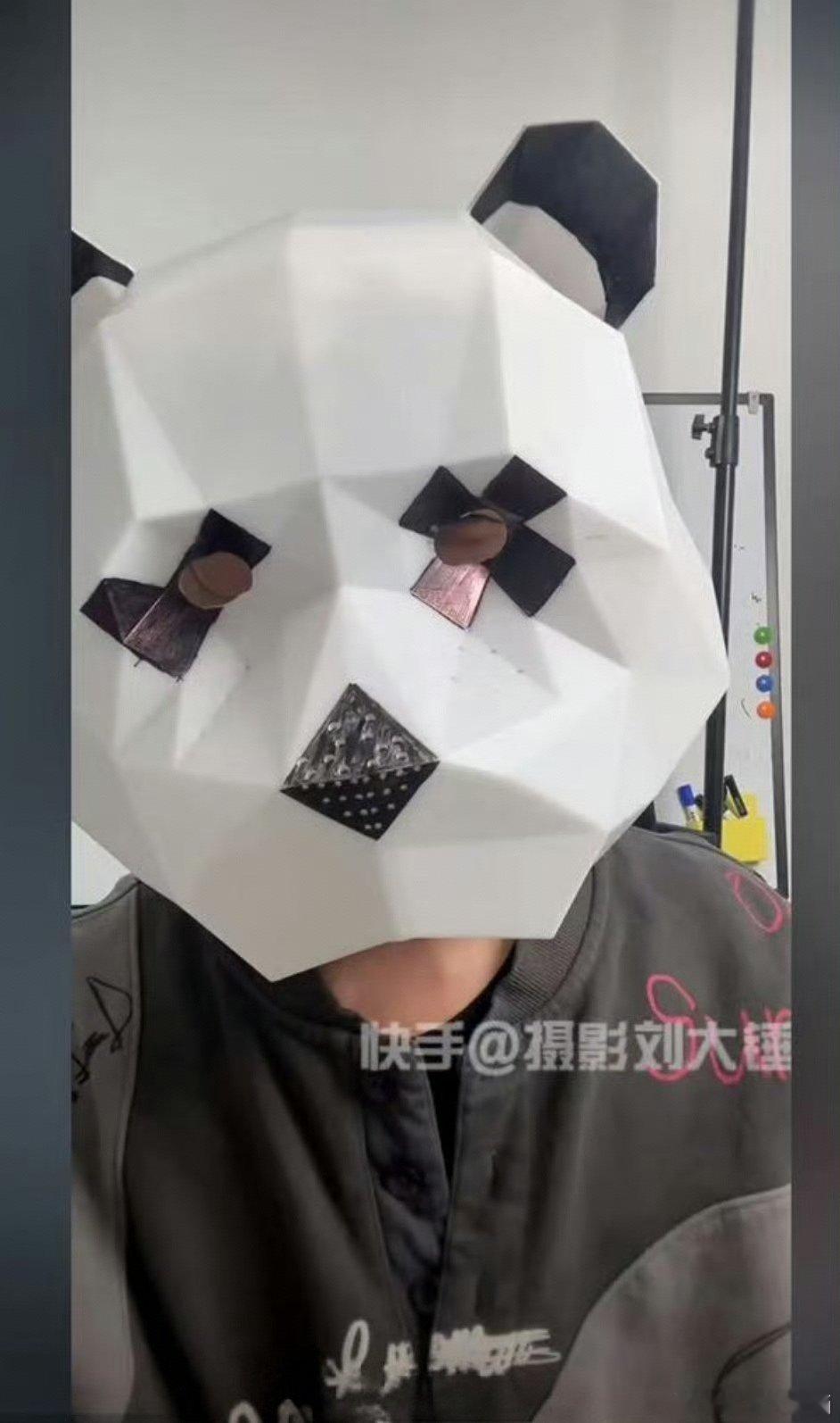刘大锤曝8天会3女的男星是汪苏泷  8天会3女的男星是汪苏泷 刘大锤猛料来袭，汪