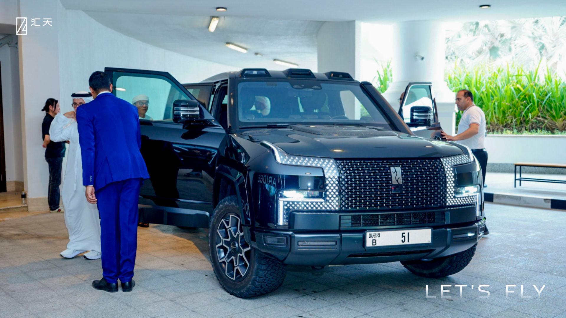 迪拜亲王的坐骑，居然是仰望U8，这个有点意思。仰望U8 ​​​