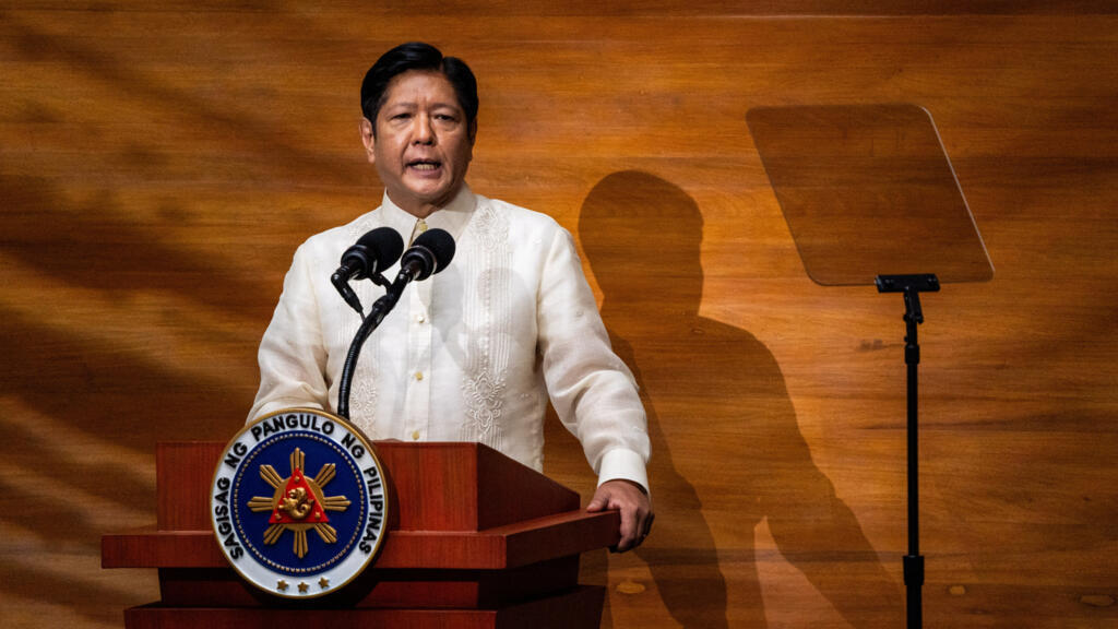 菲律宾总统表示希望重启与中方在南海海域联合油气项目的谈判，称中东冲突或为达成突破