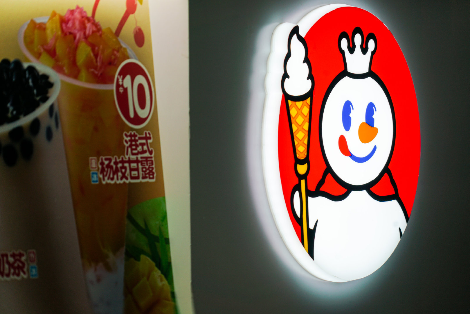 【#蜜雪冰城下架早餐系列#，7.9元的早餐曾被消费者嫌贵】蜜雪冰城阶段性早餐试点