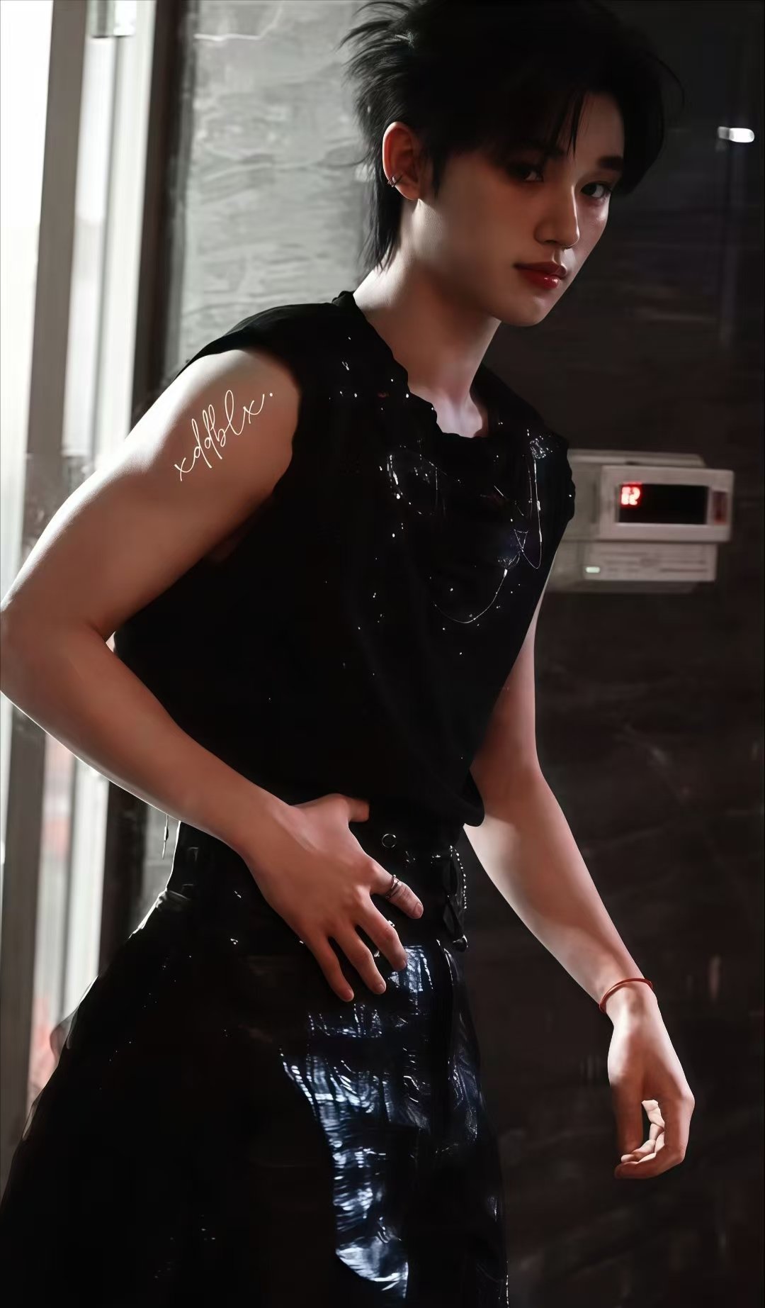 丁程鑫无袖肌肉丁程鑫亮片无袖 不讲不讲，丁程鑫帅的很客观 