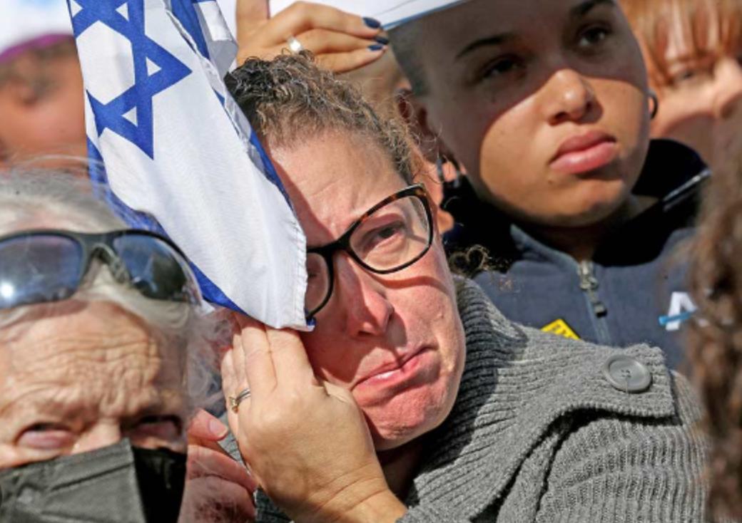 就在刚刚，

以色列人：“打了这么久，我们换来了什么？亲人倒下、家园破碎，可伊朗