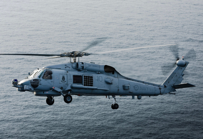 趁着中东地区战火纷飞，澳大利亚在黄海试探中方，没想到直升机被打的抱头鼠窜！澳大利