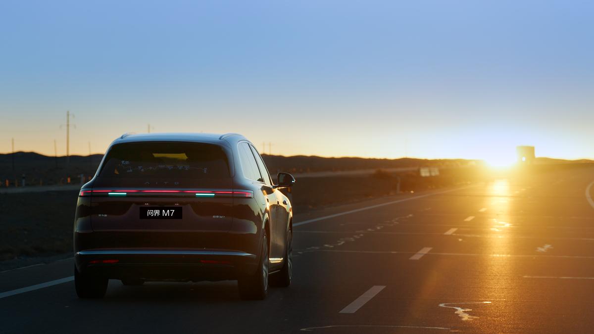 跨年夜奔赴老友约，全新问界M7智驾与续航承包安心旅途
谁不想在跨年夜奔赴千里外的