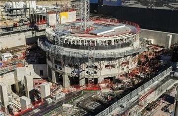 中国“人造太阳”若真正点亮，美国11艘航母舰队，会不会在24小时内被激光武器“烧