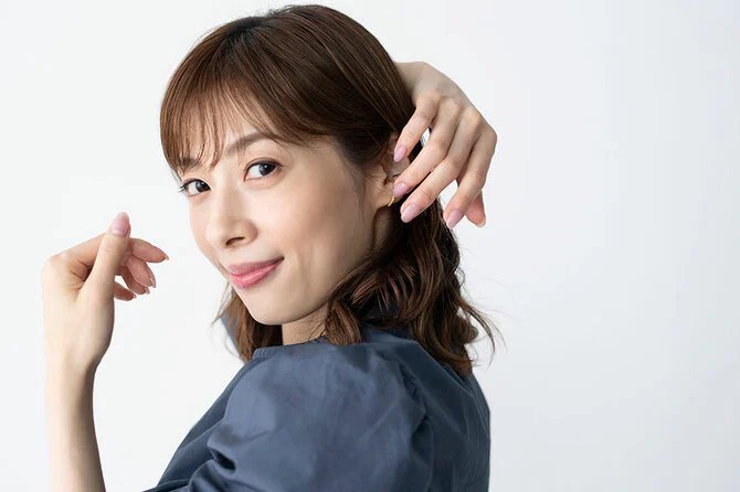 日娱新闻明日海りお 明日海里奥 杂志《CREA》采访美图 