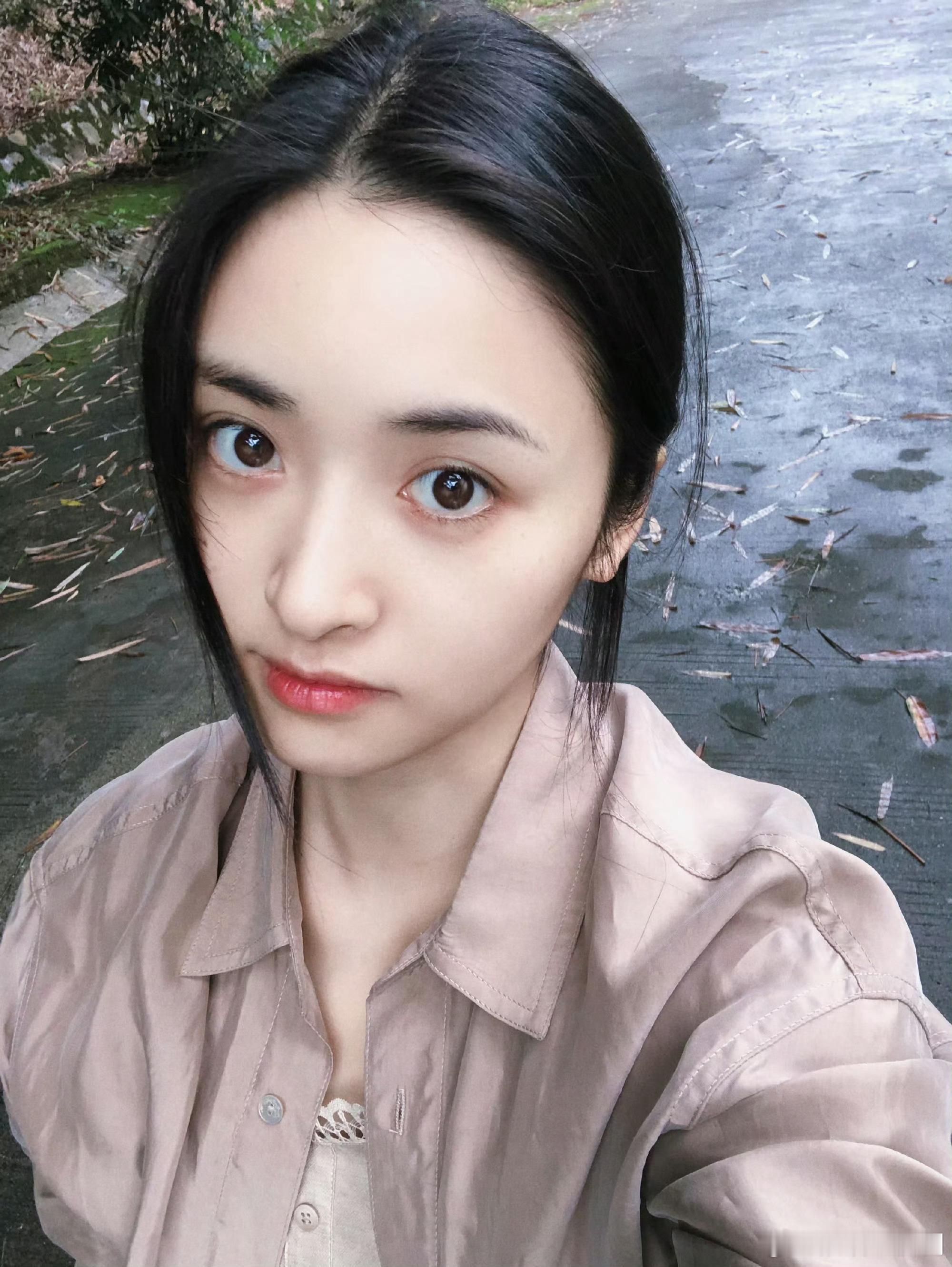 沈月天生敏感一场草坪运动会解锁客栈全员名场面，泽林耿直吐槽拖鞋客人，沈月贴心做好