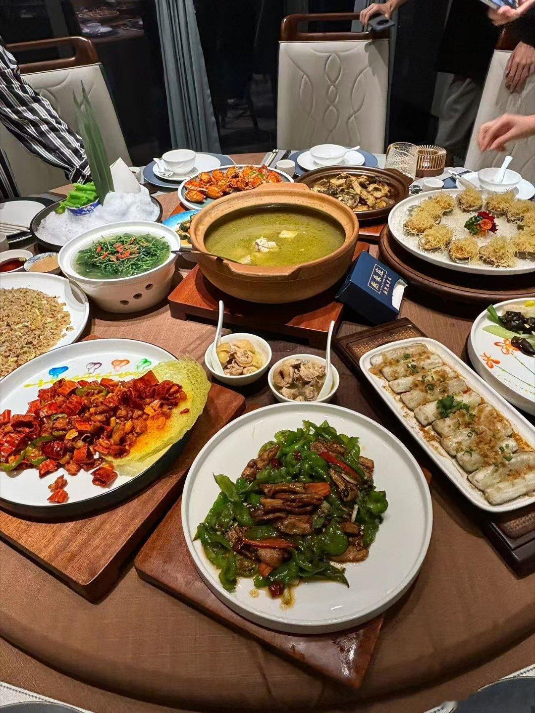 突然意识到会做饭的人有多厉害七位主厨远赴戛纳奔赴国际舞台，携本土特色食材出征。中