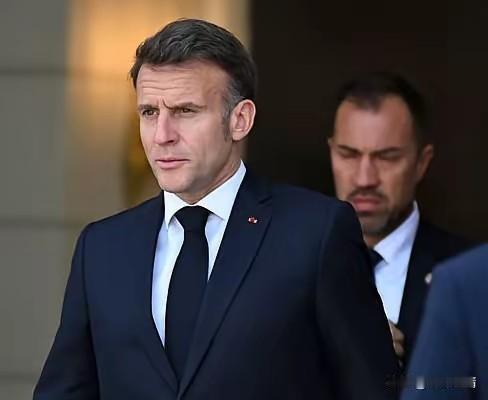 快讯！以色列胆大包天在黎巴嫩竟然打死一名法国士兵。
法国总统马克龙18日在媒体上