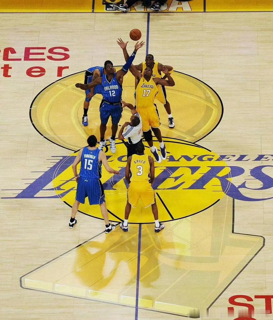 NBA总决赛地板有那味儿了🏀 2026总决赛地板官宣：中圈金杯回归！时隔16年