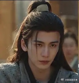 通过这个截图真的能看出 张凌赫擅长演内敛阴湿 田曦薇擅长活泼生动 