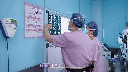 #13岁小孩开颅堪比女娲补天# 我愿意称#闪闪的儿科医生# 2里面的鲍医生为当代