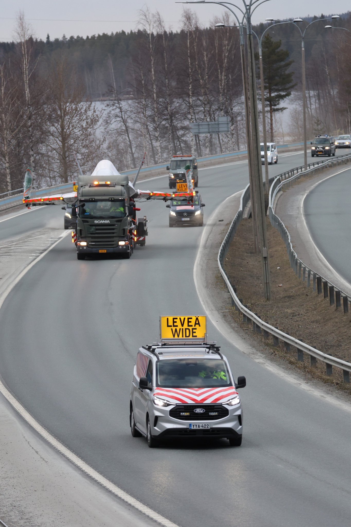 飞扬军事 2026年4月15日至16日，芬兰空军进行了F/A-18“大黄蜂”多用