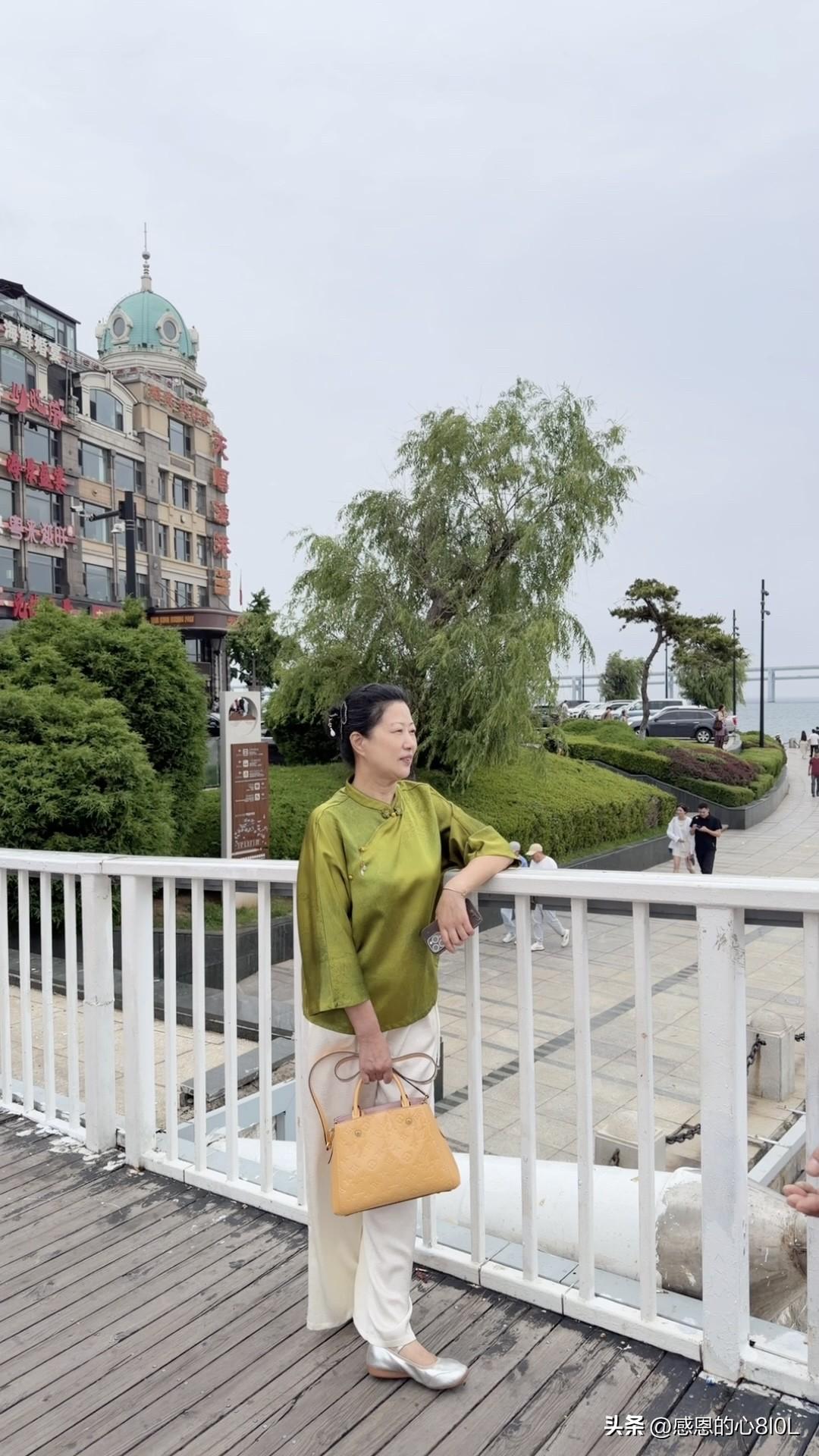 我是65年1月的龙，从前总觉得60岁是非常遥远的年纪，恍惚之间，转眼就已经61岁