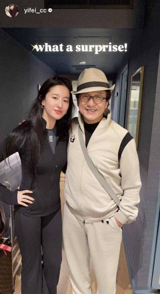 刘亦菲晒与成龙新合照梦回《功夫之王》成龙多年前采访就说过，刘亦菲以后一定是知名度