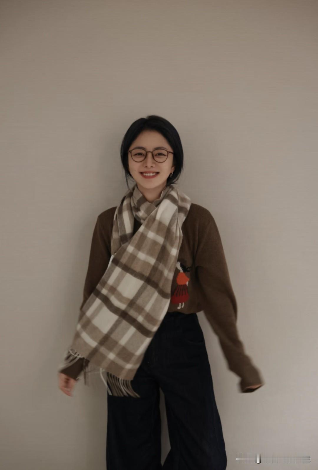 天呐宝贝萌翻啦！谭松韵我可是你的甜剧粉，新剧求继续发光发热哦✨谭松韵演技派 明星