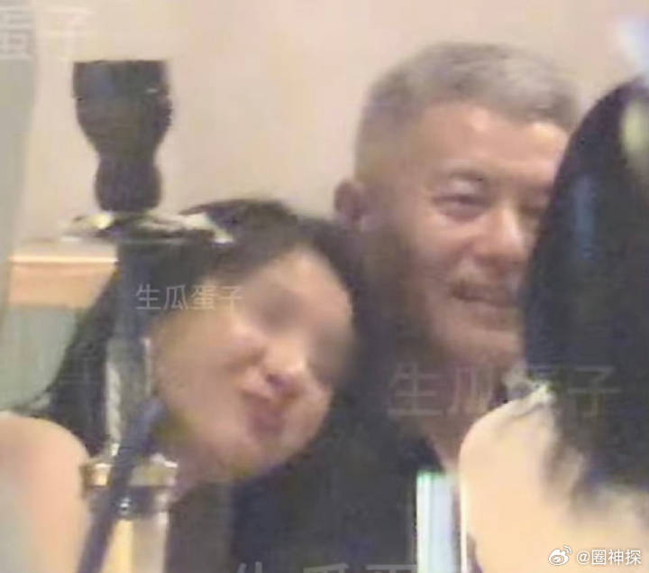 那英老公否认出轨 腿伤是要头靠肩的嘛？我只会心疼英子[微笑][微笑] ​​​