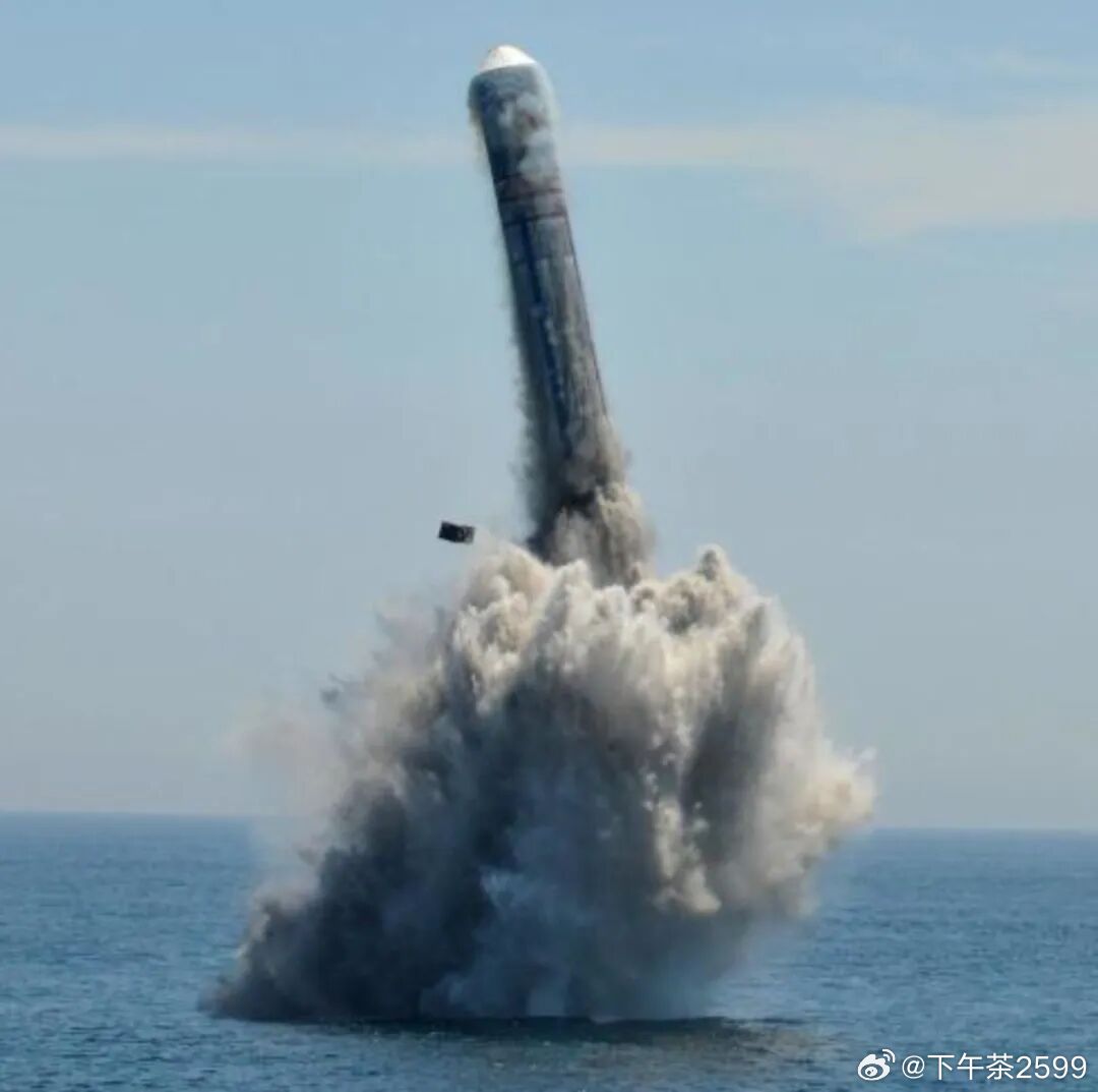 中国海军成功组织潜射战略导弹试射7月6日12时01分，中国人民解放军海军1艘战略