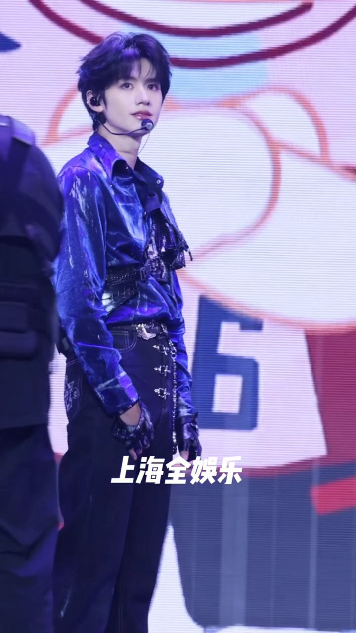 我的天今天完全是洋娃娃啊😭 ​​​