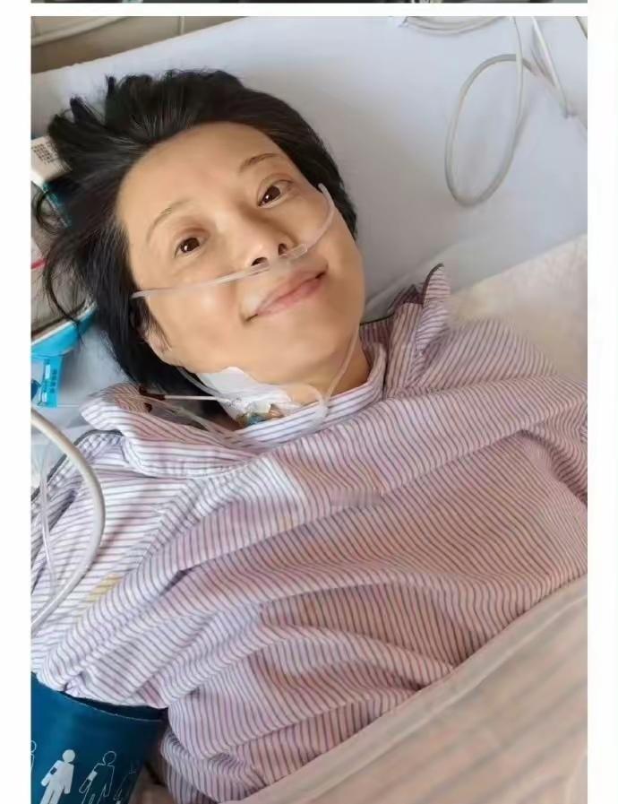 袁立生病住院了，这一次看来很严重，动了手术。
这个不是重点，重点是她发文感谢她的