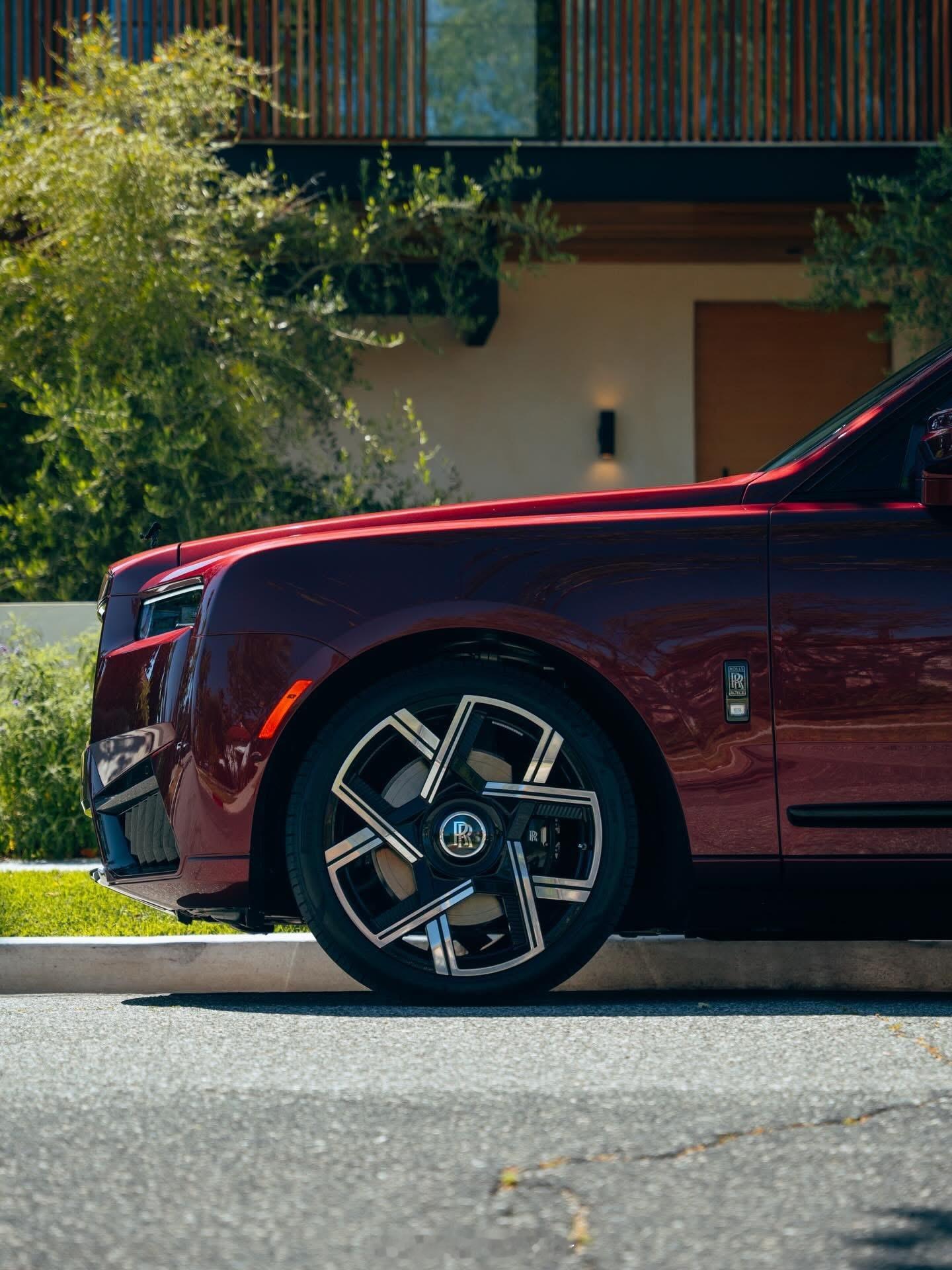 太尊了酒红色🍷🍷🍷Rolls-Royce Cullinan Black B
